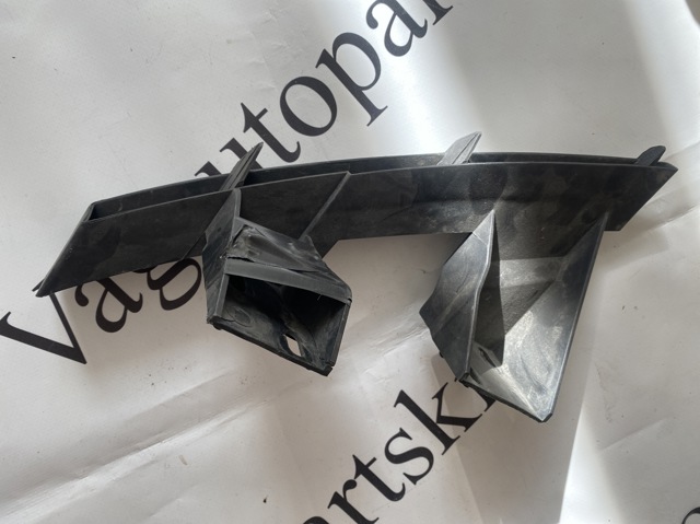 Кронштейн бампера переднього, правий 4L0807334A VAG