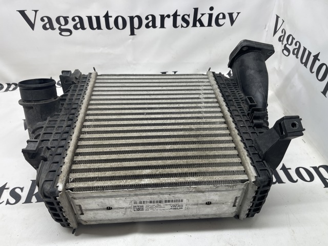 Радіатор інтеркулера 4M0145804BT VAG