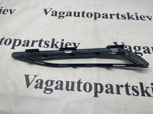 Дефлектор переднього бампера, правий 4M0807158A VAG