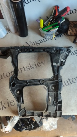 Кронштейн бампера заднього, правий 4M0807454B VAG