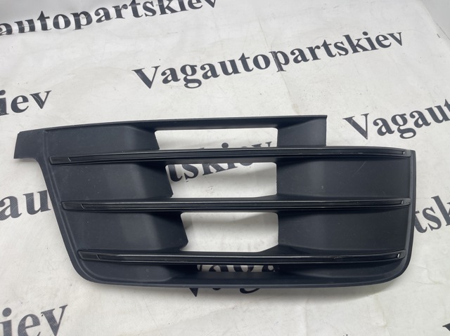 Решітка переднього бампера, права 4M0807682DGXE VAG