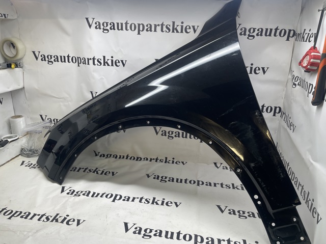 Переднє ліве крило 4M0821105D VAG