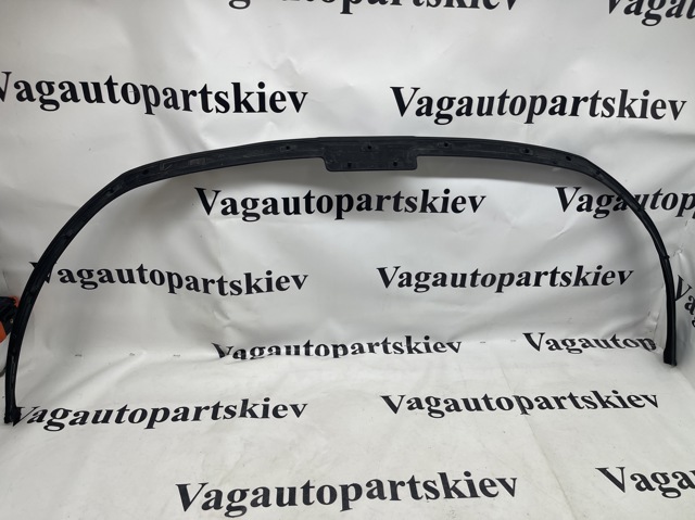 Гумка ущільнювача під капот 4M0823126 VAG