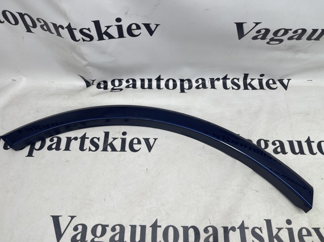 Молдинг задньої арки крила, правий 4M0853818EGRU VAG