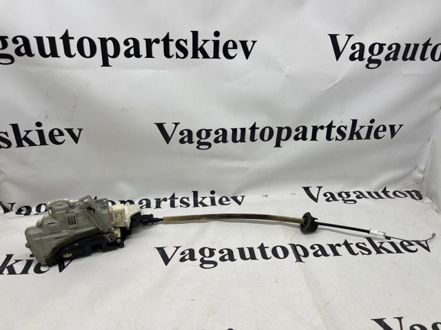 Замок водійських дверей 4M1837015F VAG