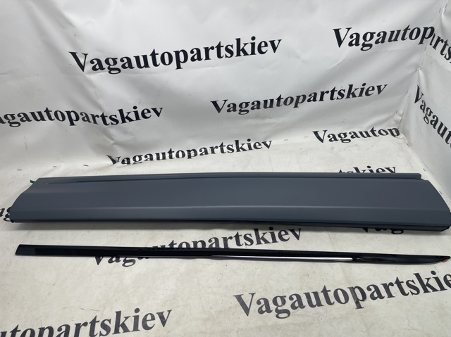 Накладка передніх лівих дверей 4M8853959FGRU VAG