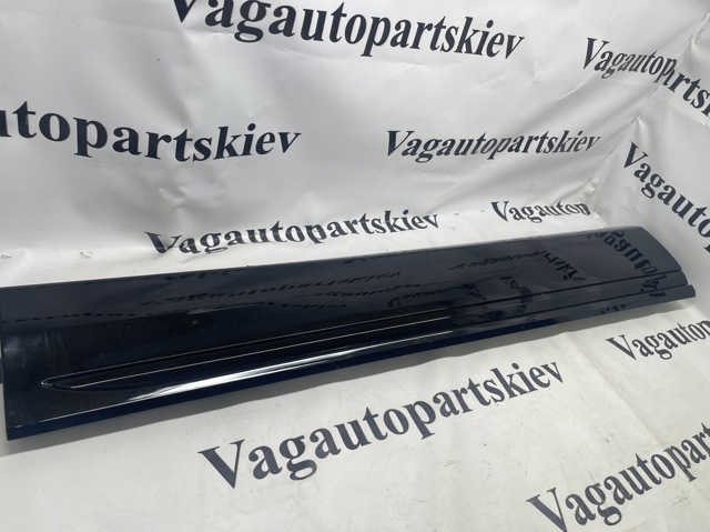 Накладка передньої правої двері 4M8853960FGRU VAG