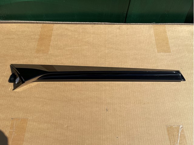 Спойлер кришки багажника 4M8854872D5FQ VAG