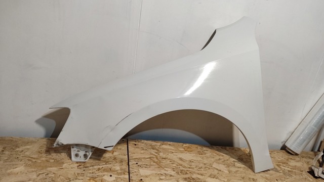 Ліве переднє крило 5C6821105 VAG