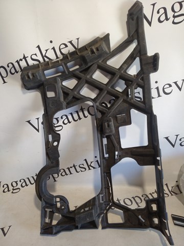 Кріплення бампера 5G0807723D VAG