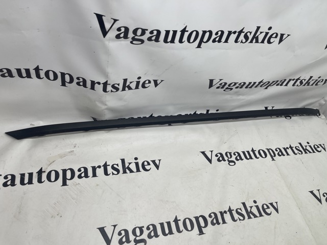 Молдинг переднього бампера, центральний 760853245A9B9 VAG