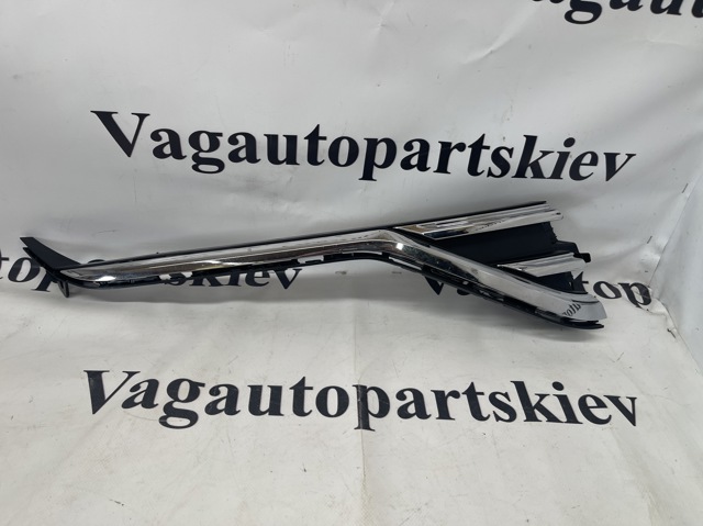 Решітка радіатора права 760853598AIDJ VAG