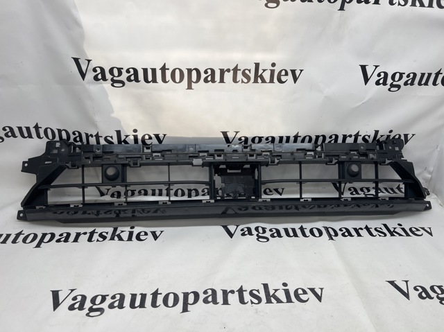 Решітка переднього бампера, центральна 83A807683C9B9 VAG