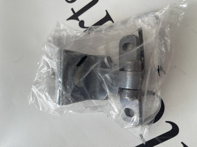 Петля багажника 8U0827300F VAG