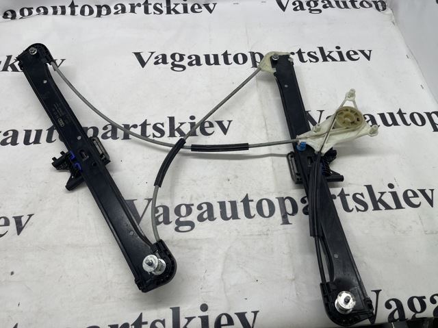 Механізм стеклопідйомника дверей передніх, лівих 8V4837461 VAG