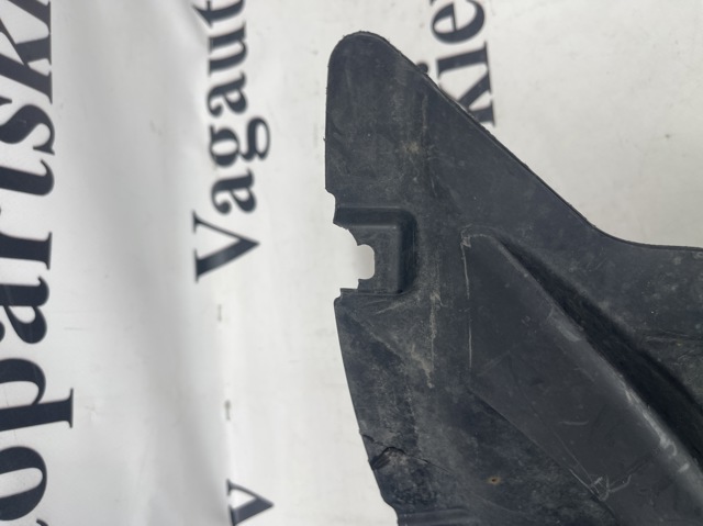 Підкрилок передній лівий 8V5821171G VAG