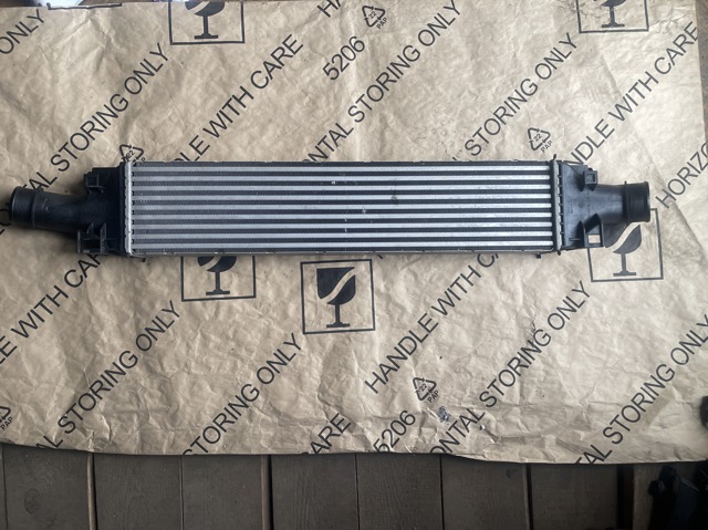 Радіатор интеркуллера 8W0145805AD VAG