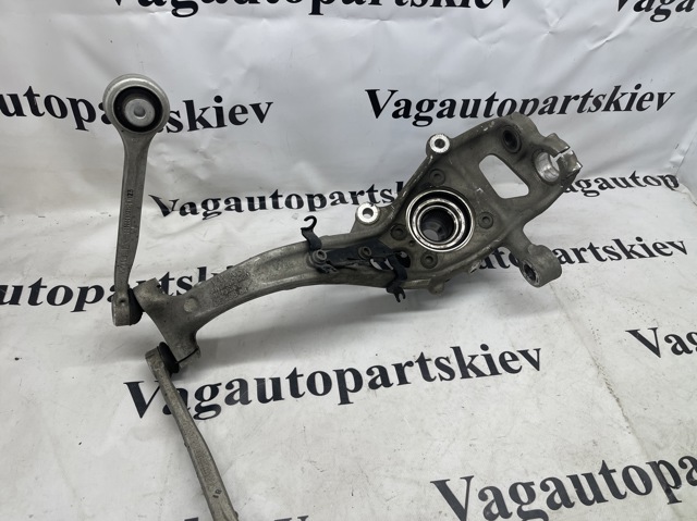 Кулак поворотний передній правий 8W0407254F VAG