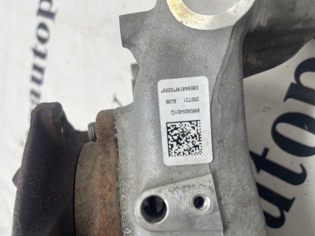 Кулак поворотний лівий 8W0505431Q VAG