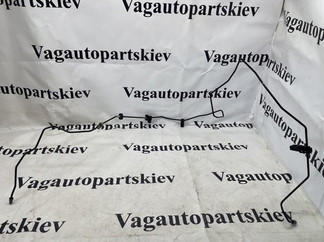 Трубка гальмівна передня права 8W0614724P VAG