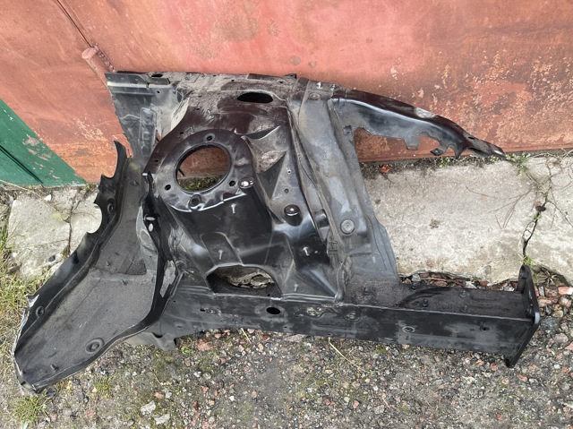 Панель бризковика моторного відсіку, ліва 8W0805139TA VAG