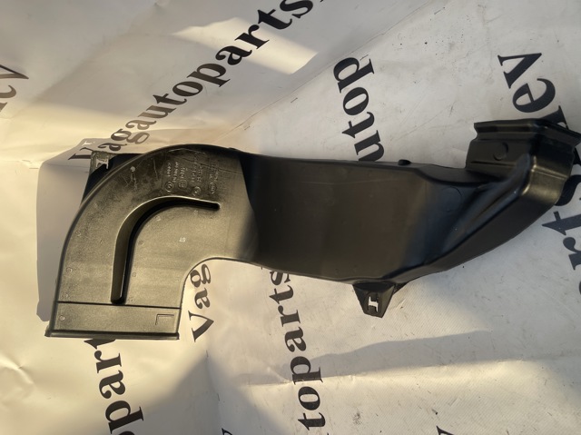Повітропровід, розподільник повітря на консолі, центральний 8W0819805A VAG