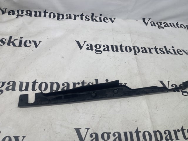 Заглушка жабо збоку 8W0820582C VAG