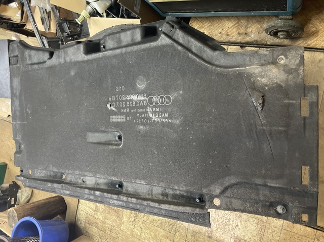 Захист днища, лівий 8W0825207C VAG