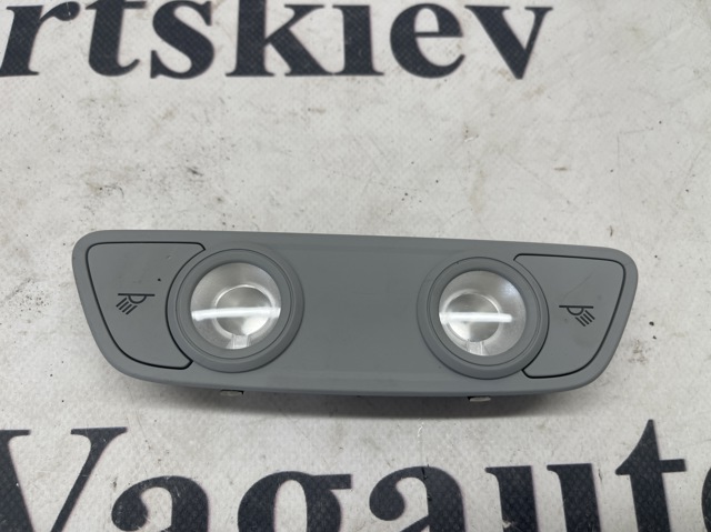 Плафон освітлення салона/кабіни, задній 8W0947111BC5 VAG