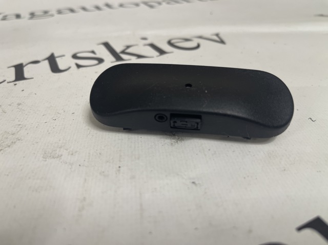 Форсунка омивача скла лобового, права 8W0955988A VAG