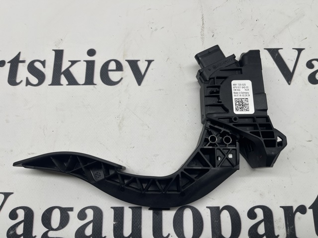 Підаль газу Ауді A4 B9