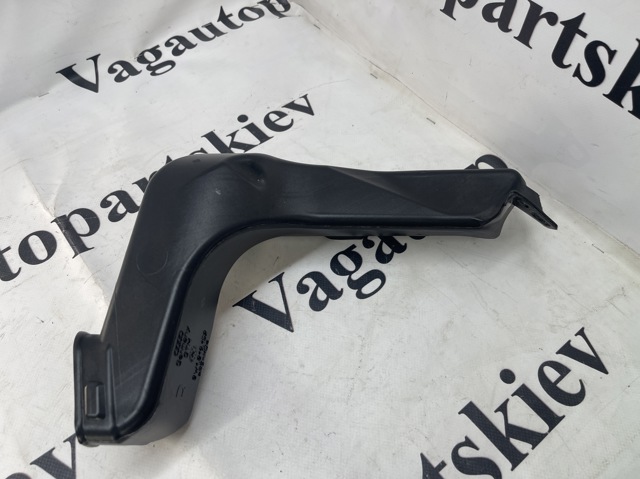 Повітропровід, розподільник повітря під "торпедо", правий 8W1819152 VAG