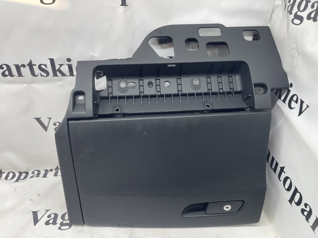 Ящик для рукавичок (бардачок) 8W18803026PS VAG