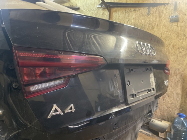 Кришка багажника кузова 8W5827025J VAG