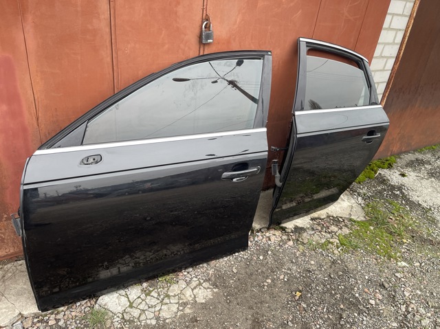 Двері пасажирськи задні ліві 8W5833051C VAG