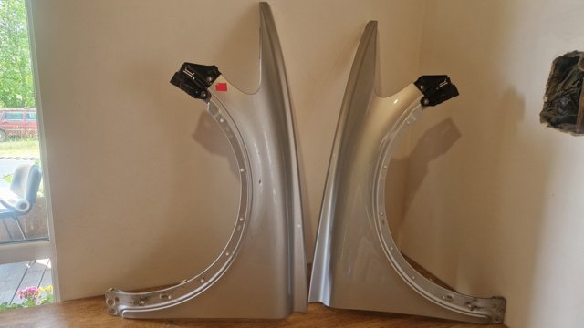 Переднє ліве крило 31253949 VOLVO