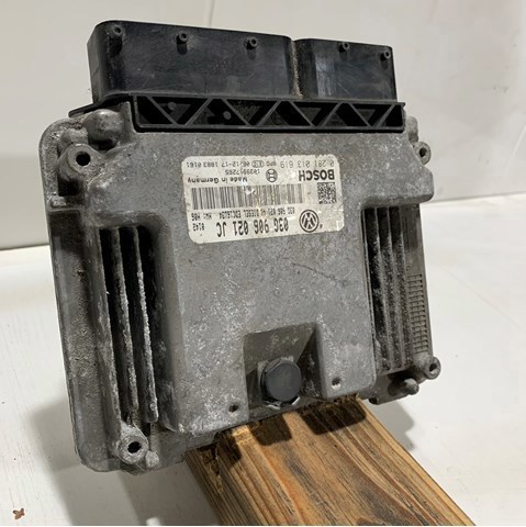 Комп'ютер двигуна 03G906021JC VAG