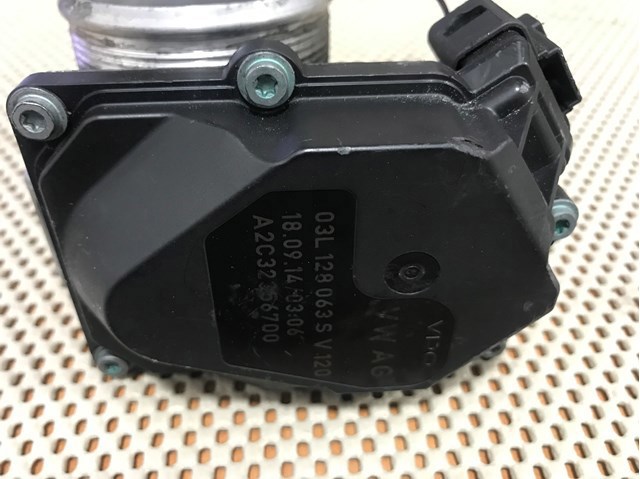 Дросільна заслінка в зборі 03L128063S VAG