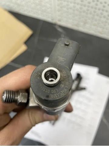 Форсунка вприску палива 0445110083 BOSCH