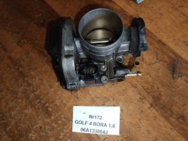 Дросільна заслінка в зборі 06A133064J VAG