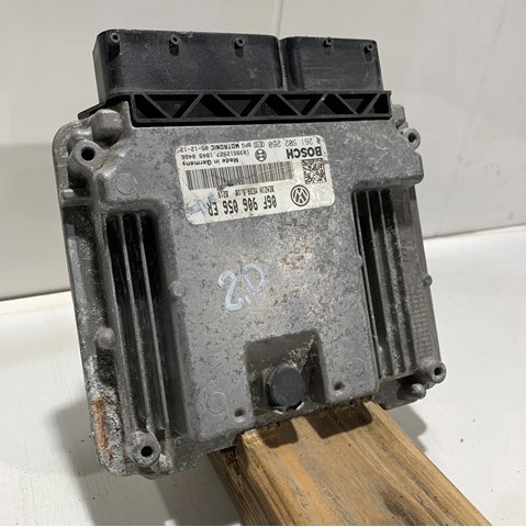 Комп'ютер двигуна 06F906056ER VAG