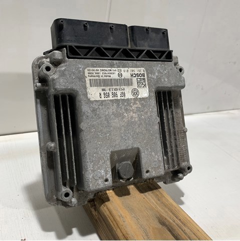 Комп'ютер двигуна 06F906056R VAG