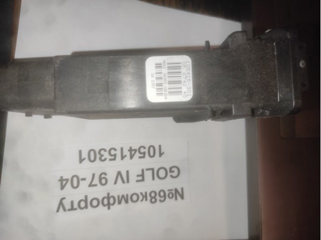 Двигун склопідіймача двері передньої, правої 105415301 VAG