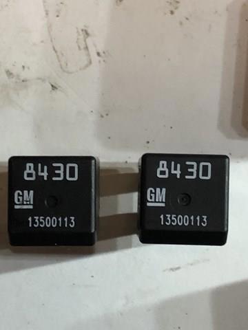 Блок запобіжників задній, салонний 13500113 GM
