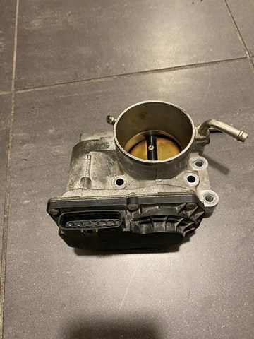 Дросільна заслінка в зборі 2203028050 TOYOTA