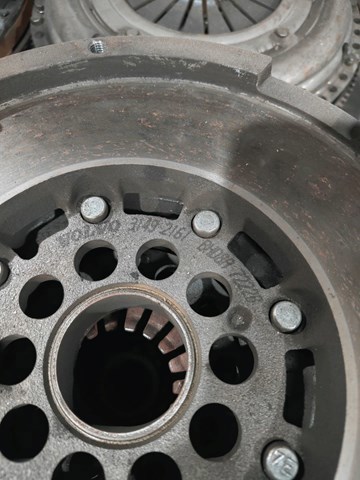 Маховик із зубчастим ободом в зборі 31492161 VOLVO