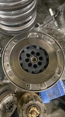 Маховик зчеплення 415055210 BMW