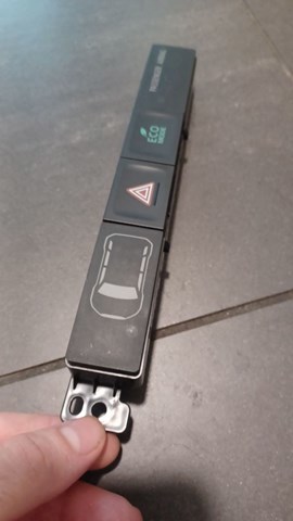 Кнопка включення аварійного сигналу 8002B409 MITSUBISHI