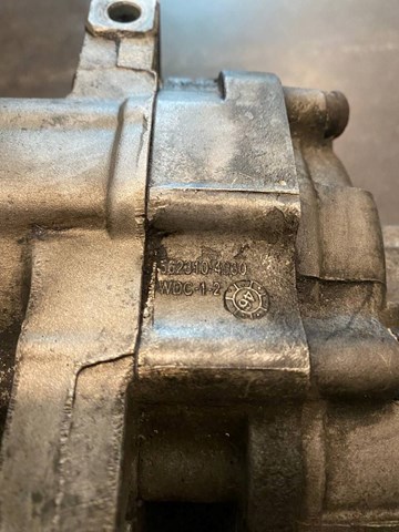 Компресор кліматичної установки 883100H010 TOYOTA
