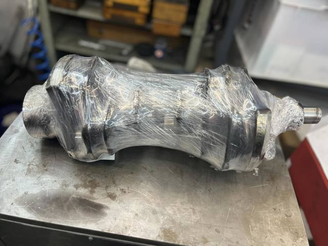 Вал колінчастий і маховик Mercedes R